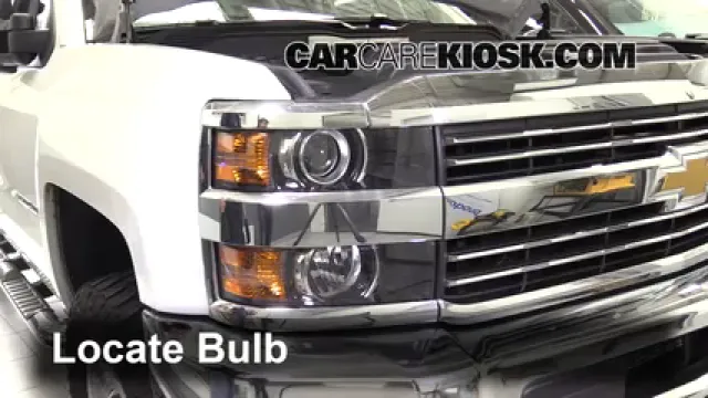 2015 Chevrolet Silverado 2500 HD LT 6.6L V8 Turbo Diesel Crew Cab Pickup Éclairage Feux de route (remplacer l'ampoule)